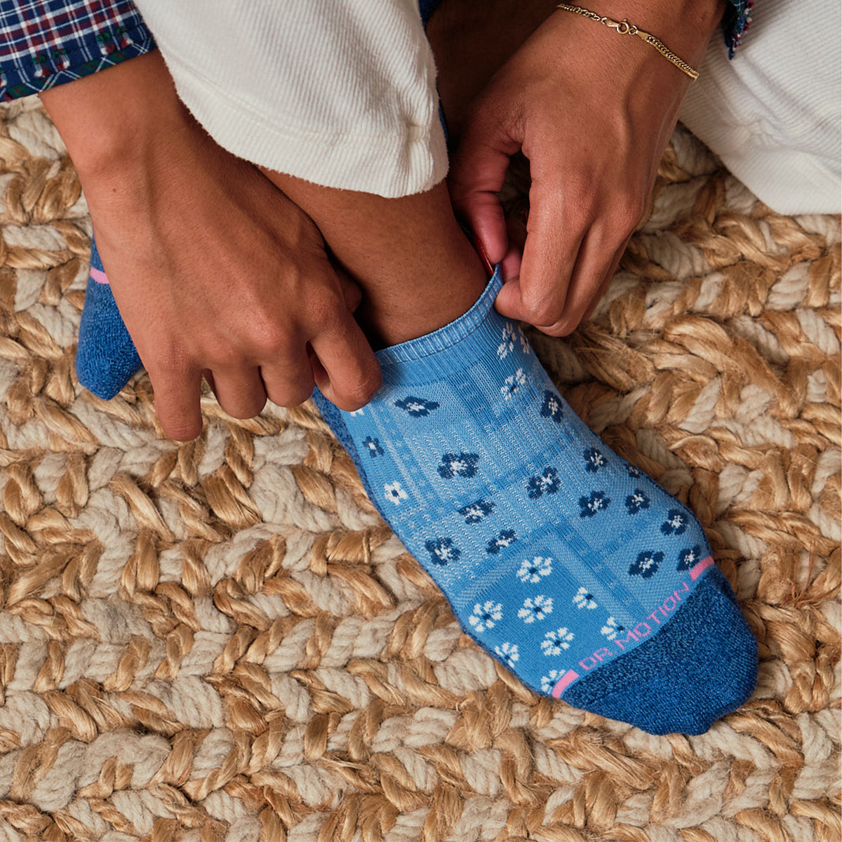 Dr. Motion Recommended | Floral Patchwork - Ankle Compression Socks For Women