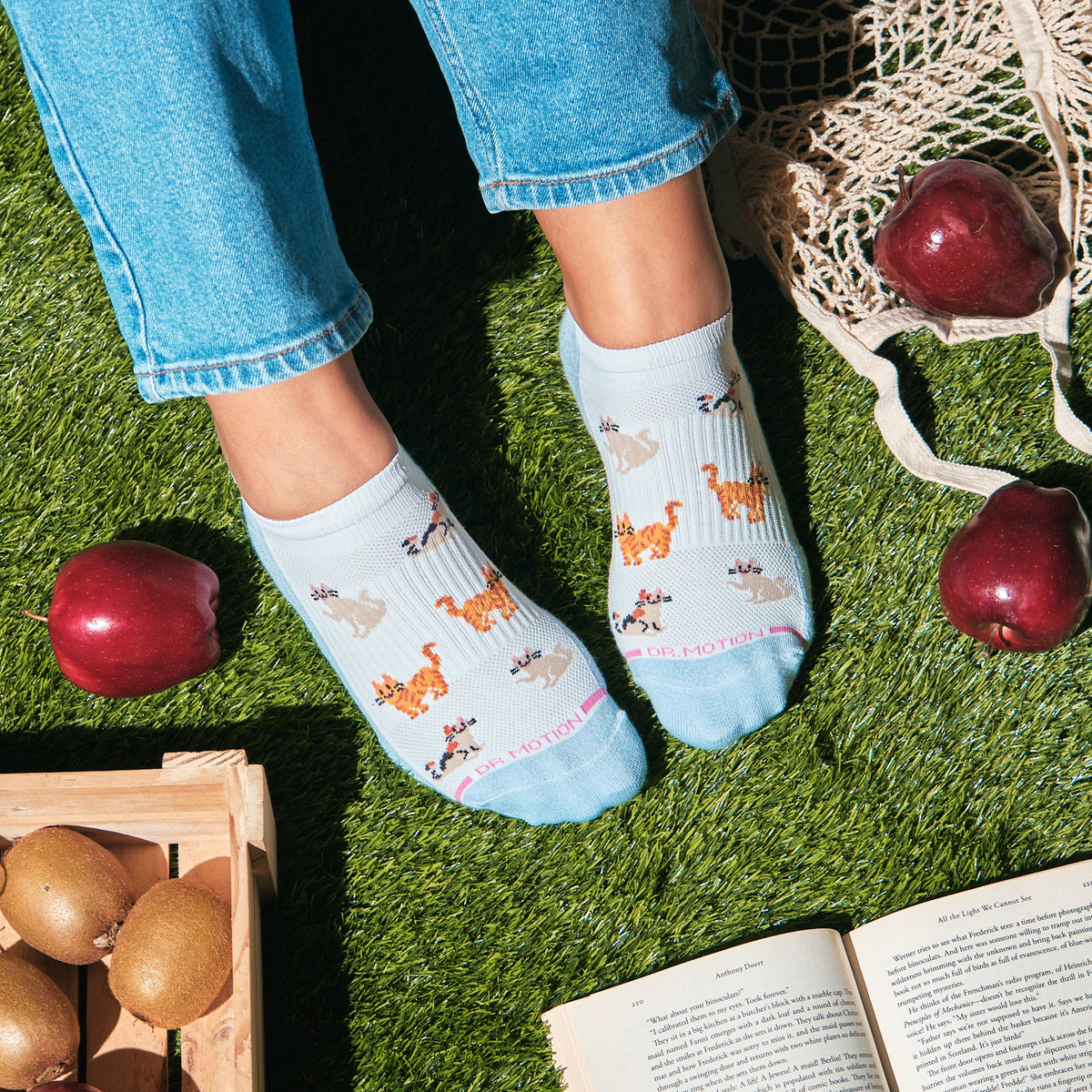 Dr. Motion Popular | Relaxed Cats - Ankle Compression Socks For Women