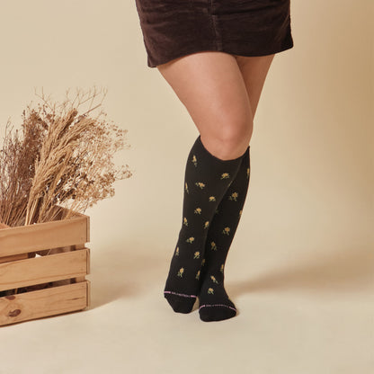 Dr. Motion Special Offer | All Over Daisy - Knee-High Compression Socks For Women