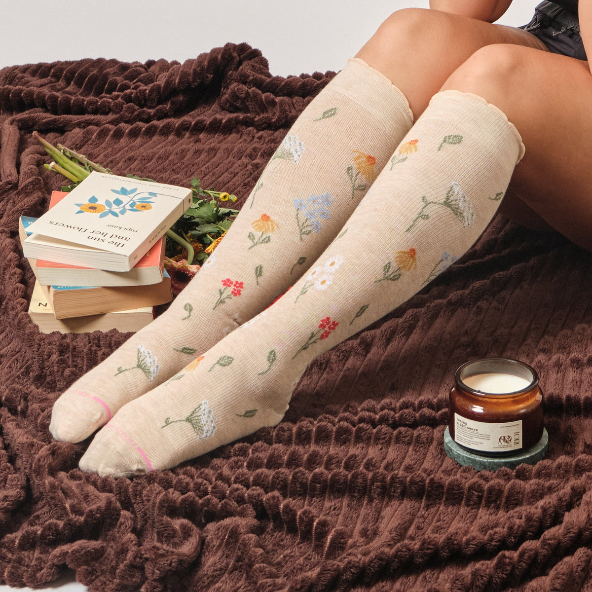 Dr. Motion Trending | Wildflowers - Knee-High Moderate Compression Socks For Women