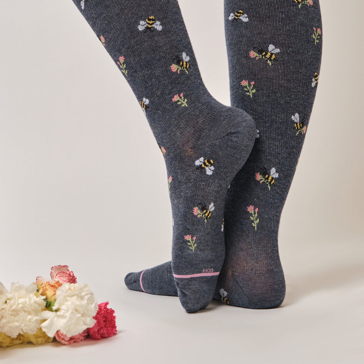Dr. Motion Signature | Bees With Flowers - Knee-High Moderate Compressoion Socks For Women