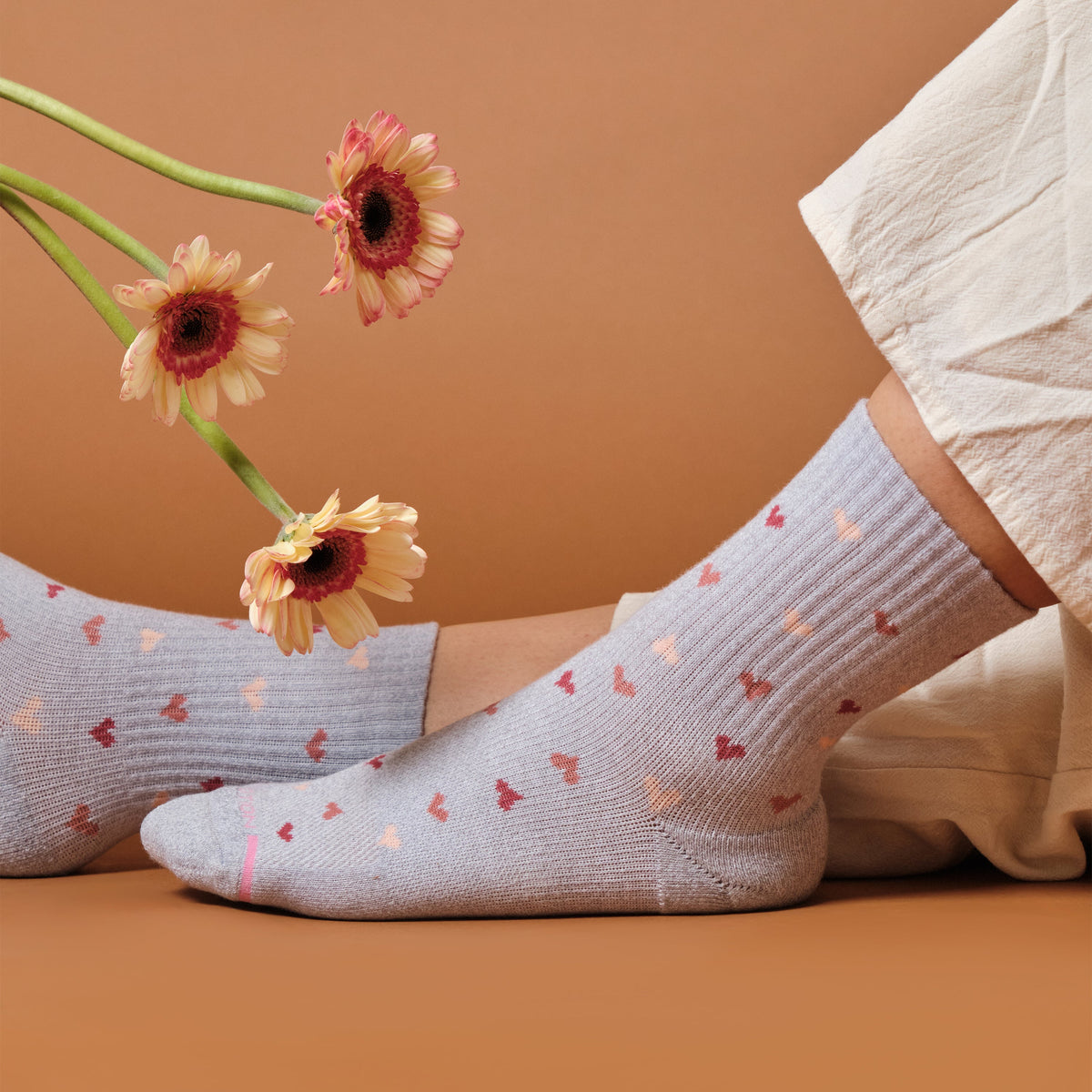Dr. Motion Signature | Mini Hearts Ribbed - Mid-Crew Compression Socks For Women