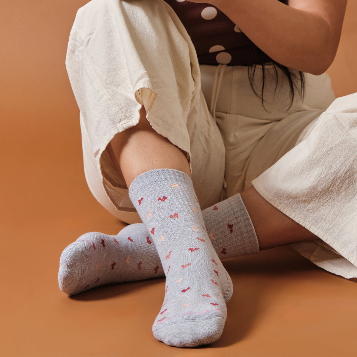 Dr. Motion Signature | Mini Hearts Ribbed - Mid-Crew Compression Socks For Women
