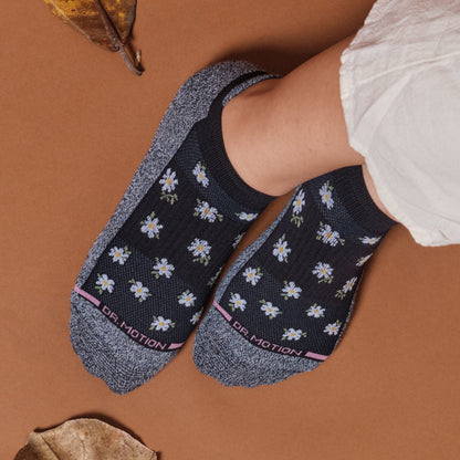 Dr. Motion Signature | All Over Daisy - Ankle Compression Socks For Women