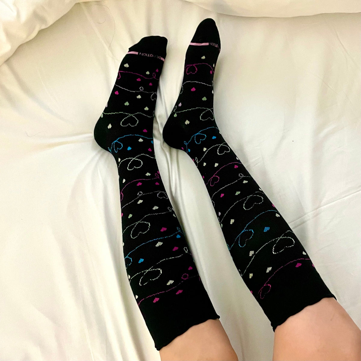 Dr. Motion Premium | Scribble Hearts - Knee-High Compression Socks For Women