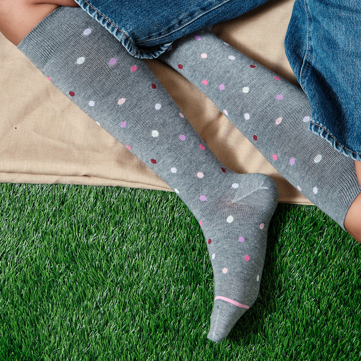 Dr. Motion Hot Sale | Dancing Dots - Knee-High Moderate Compression Socks For Women