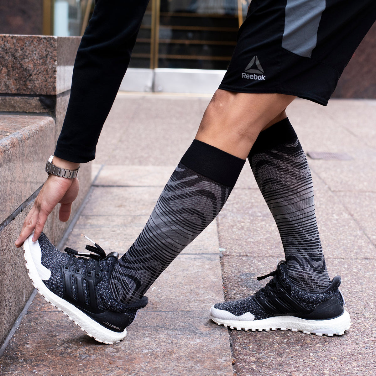 Dr. Motion Hot Sale | Ombre Waves - Athleisure Compression Socks For Men & Women