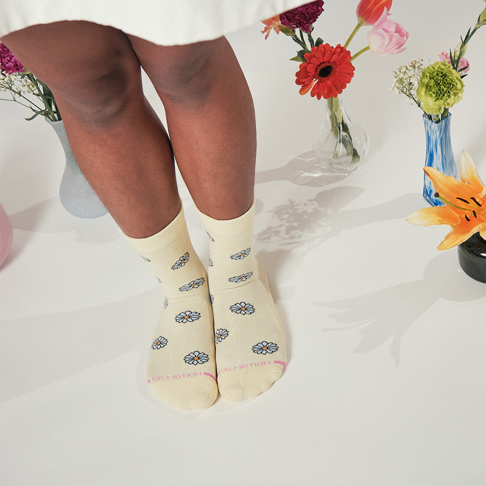 Dr. Motion Exclusive | Simple Daisy - Diabetic Half Cushion Socks For Women