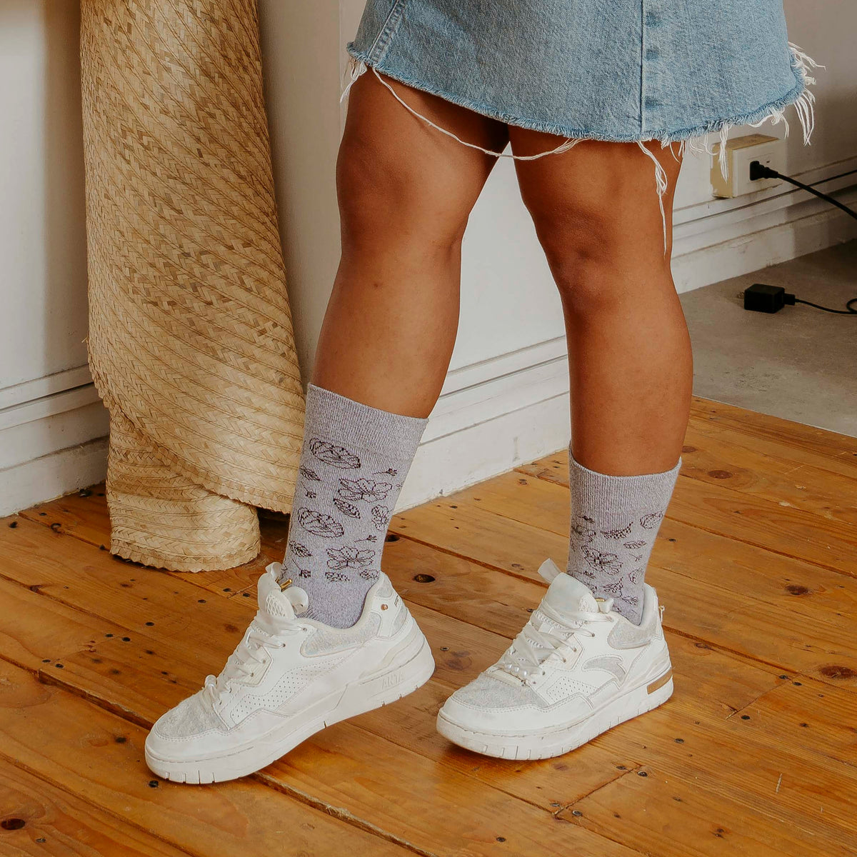 Dr. Motion New | Floral Outline - Diabetic Half-Cushion Socks For Women