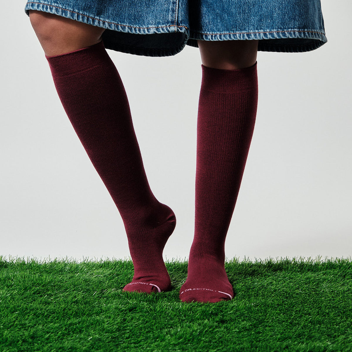 Dr. Motion Great Value | Basic Solid Bamboo - Knee-High Compression Socks For Women