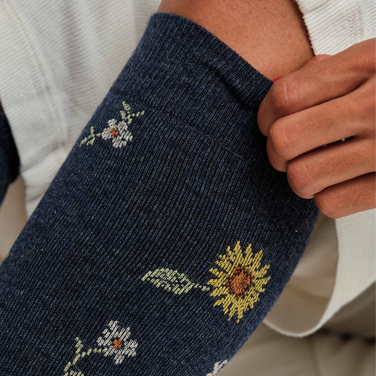Dr. Motion Latest | Ditsy Sunflower - Knee-High Compression Socks For Women