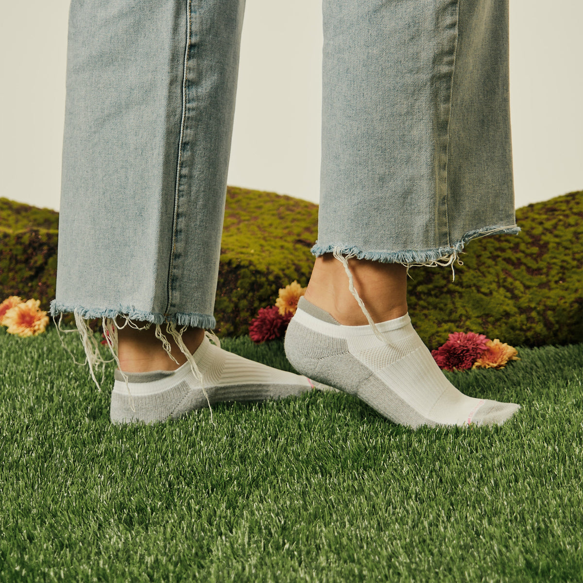 Dr. Motion Top Pick | Big Pointelle Floral - Ankle Compression Socks For Women