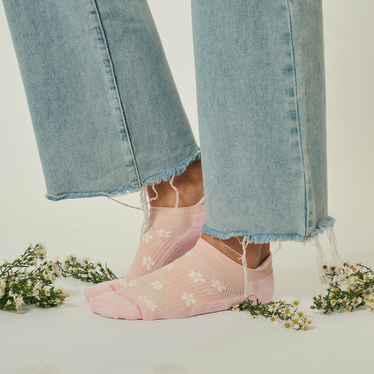 Dr. Motion Trending | Floral Dots - Ankle Compression Socks For Women