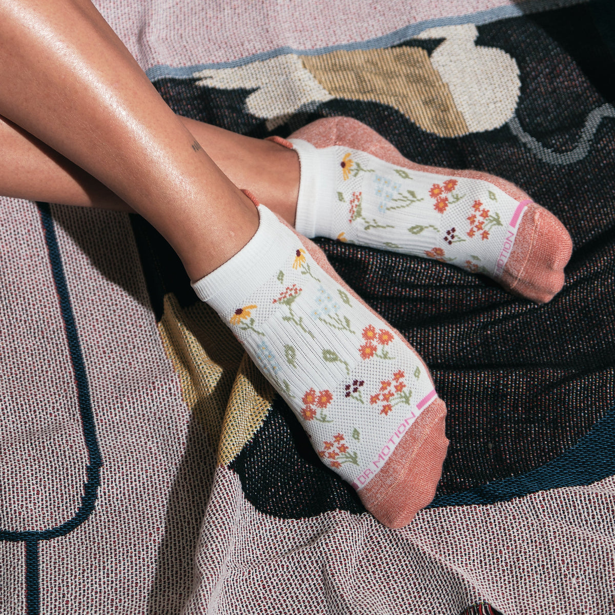 Dr. Motion Sale | Wildflowers - Ankle Compression Socks For Women