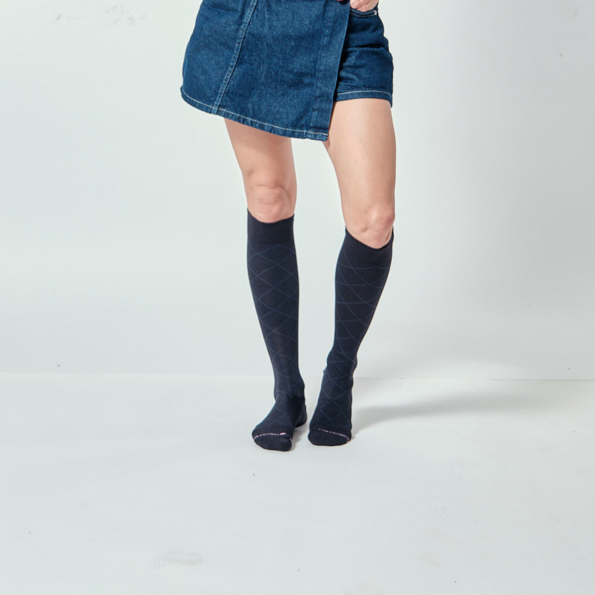 Dr. Motion Essential | Diamond Pattern - Knee-High Compression Socks For Women