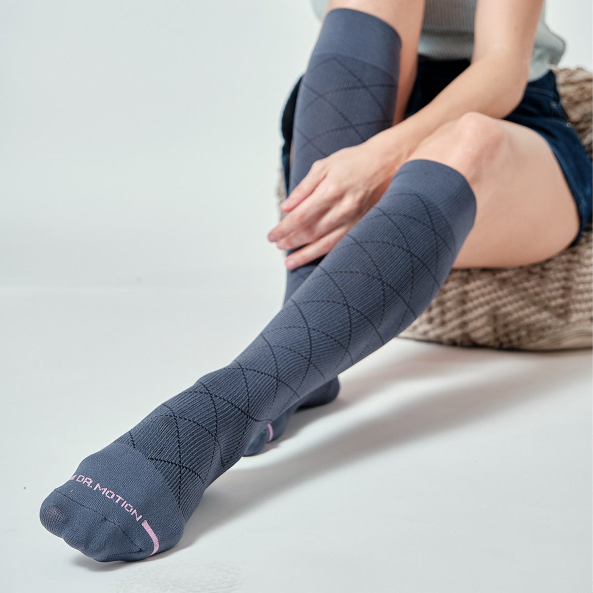Dr. Motion Essential | Diamond Pattern - Knee-High Compression Socks For Women
