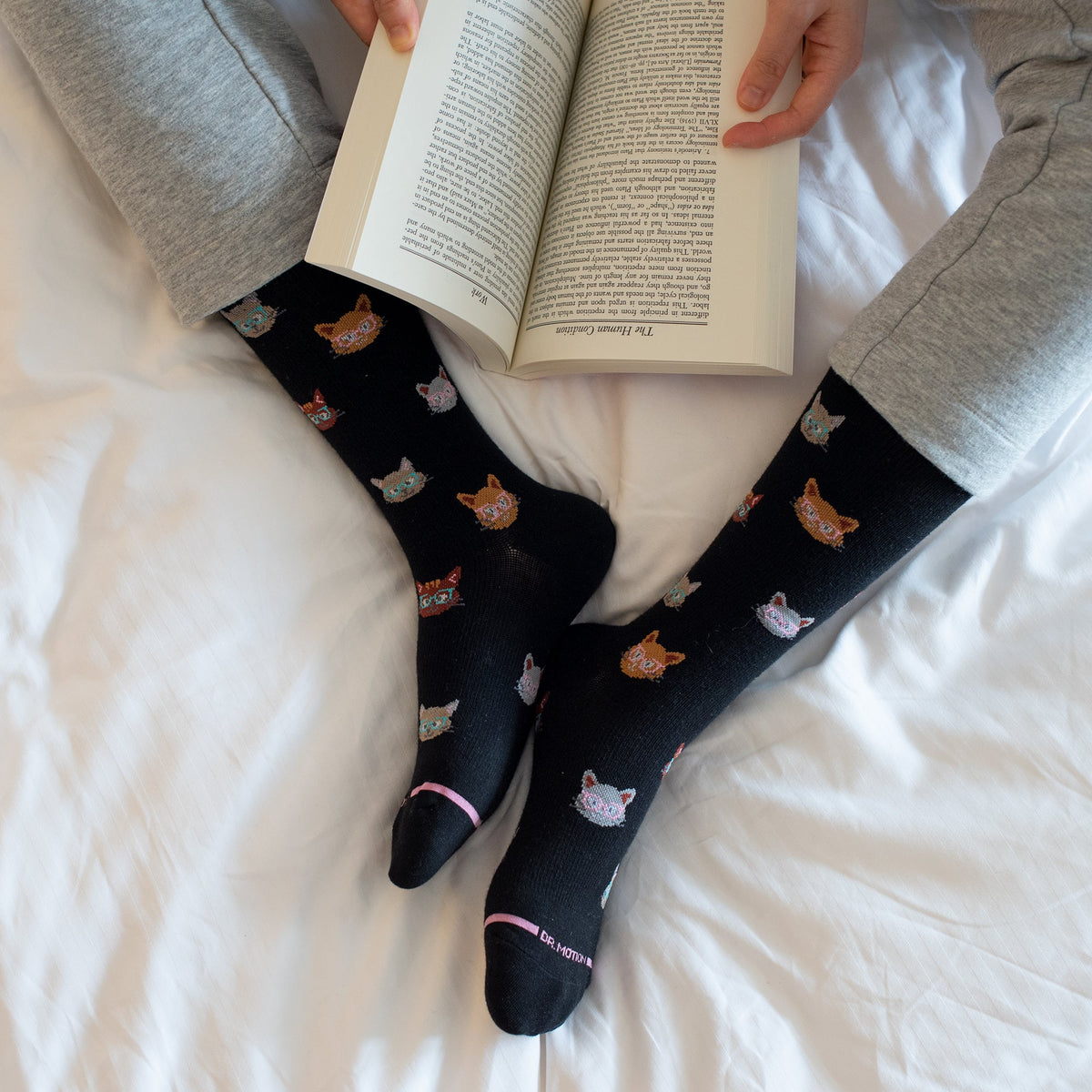Dr. Motion Top Pick | Cats in Glasses - Knee-High Compression Socks For Women