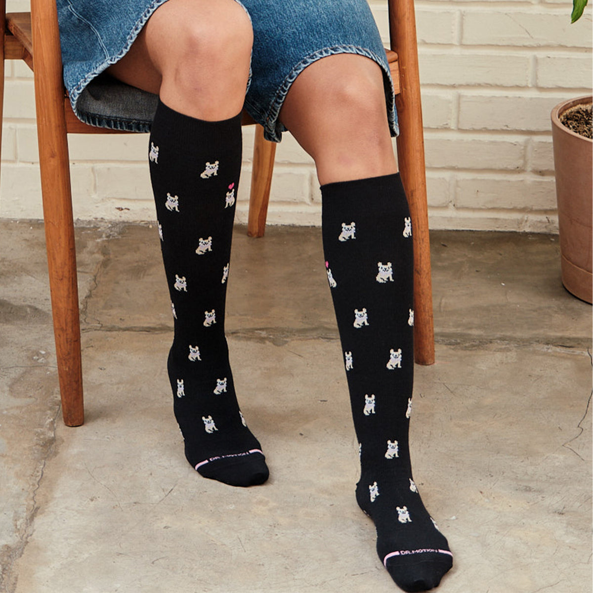 Dr. Motion Everyday | French Bulldog - Knee-High Compression Socks For Women