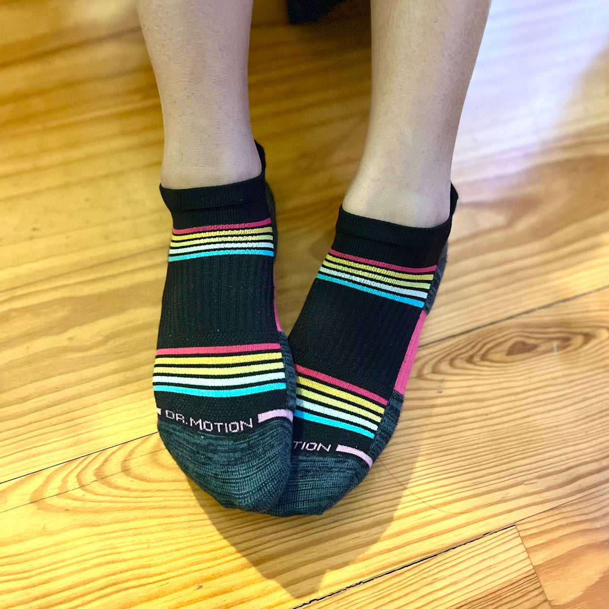 Dr. Motion Discount | Happy Stripes - Ankle Compression Socks For Women